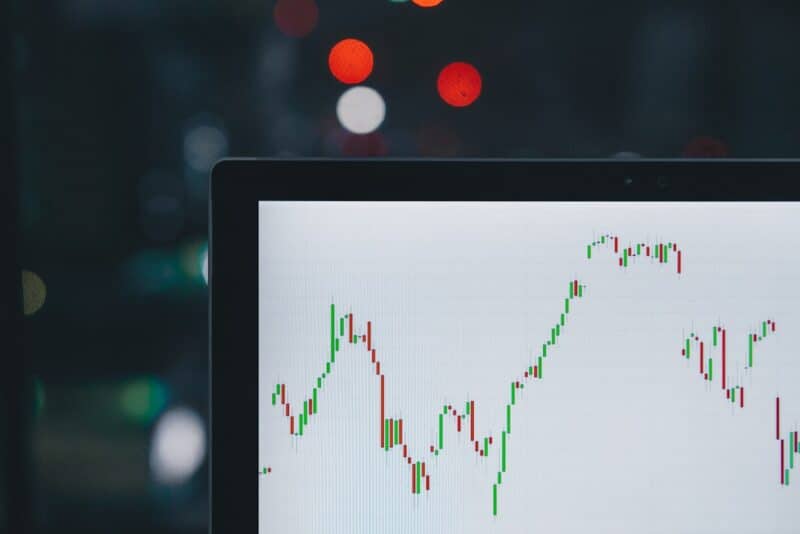 Diversificação na prática: como montar sua primeira carteira com pouco dinheiro